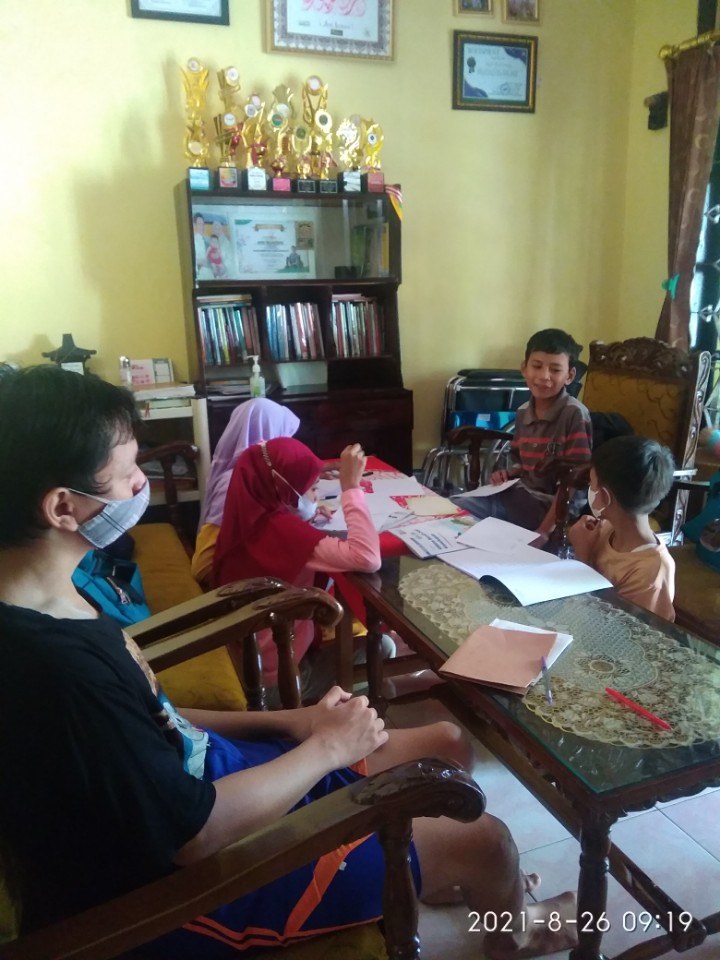 Pendampingan siswa dalam kegiatan belajar