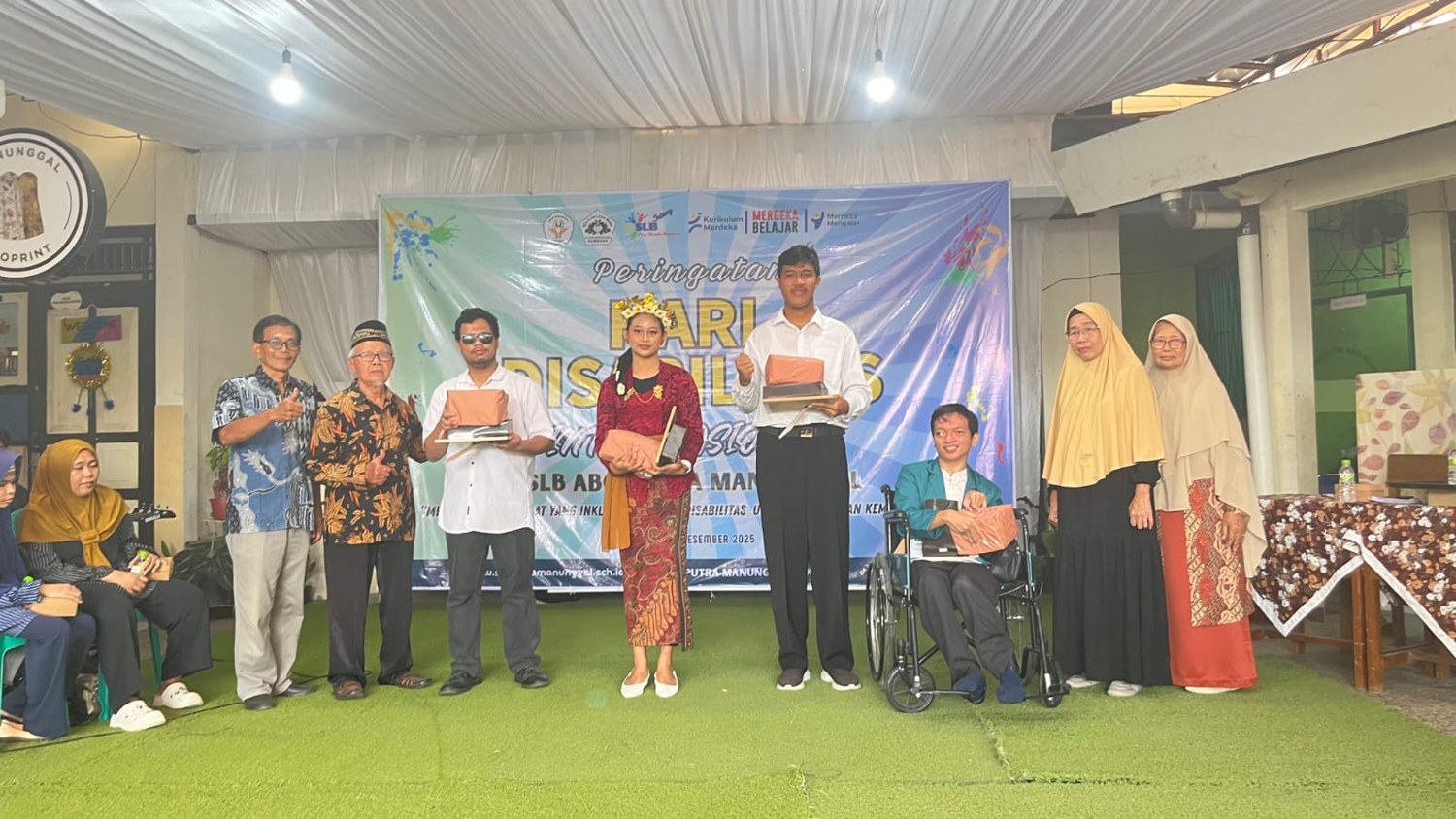 Dokumentasi Apri Kuncoro dalam acara penghargaan